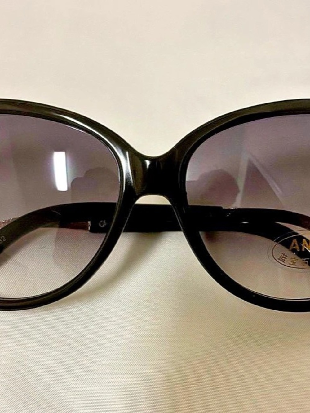 Black Oversized Sunglasses with Gold Leaf Detail – Gradient Lens